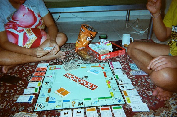Les jeux de société pour une soirée en famille inoubliable